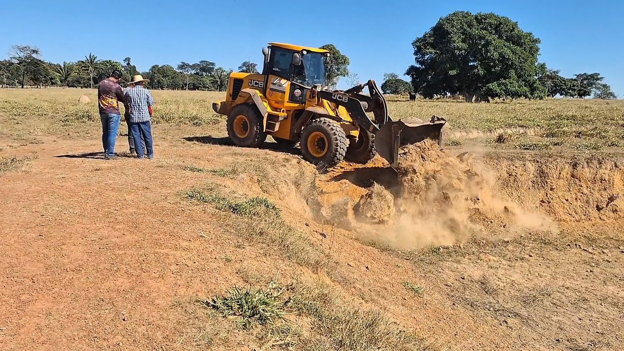 FAZENDO O ACESSO PRA CARREGAR AS CAÇAMBAS JCB 426ZX 