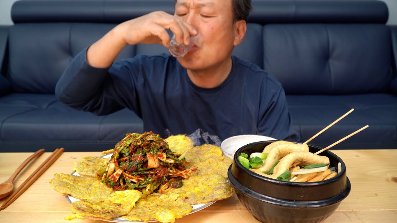 Рыбный суп, Юкчжон (Мясные блины) с СОДЗЮ - шоу еды Мукбан.