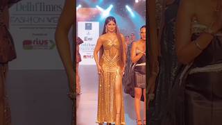 Urvashi Rautela Golden Look 🔥 on Delhi Times Fashion Week|The Unseen Shorts #theunseenshorts #dtfw