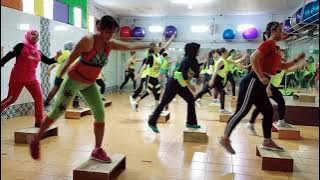 senam sehat, dgn menggunakan dingklik,.. ternyata byk membakar lemak tubuh jg👍💪