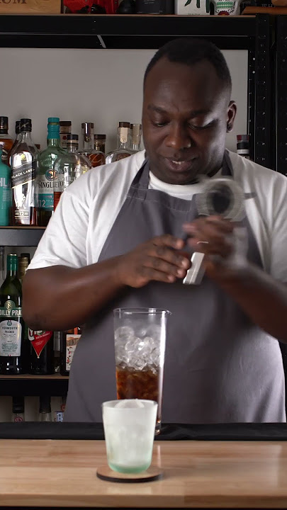 How to make a COCONUT RUSSIAN  🥥🥃 with LELE | COCKTAIL with VODKA and KALHUA