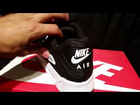 air-max-90-ultra-essential-review-+-on-foot-black-&-white-colorway