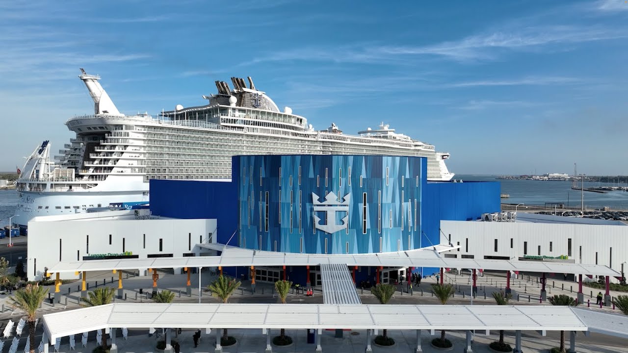 largest shopping mall at sea on newest Carnival Chinese ship : r