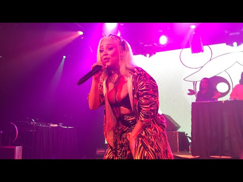 Doja Cat live in Hawaii