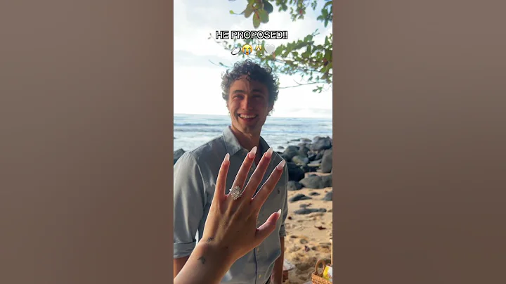 WE’RE ENGAGED!🥹💍