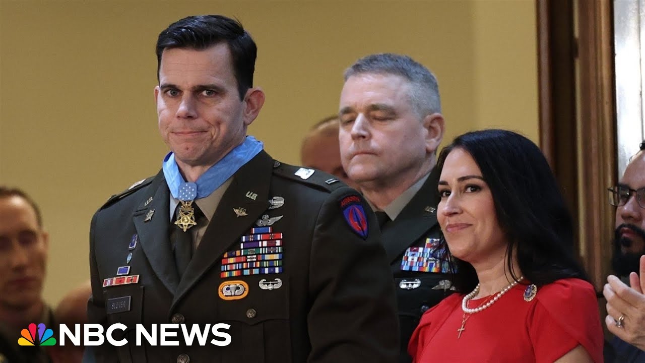 Trump awards Medal of Honor to pilot in Maduro raid