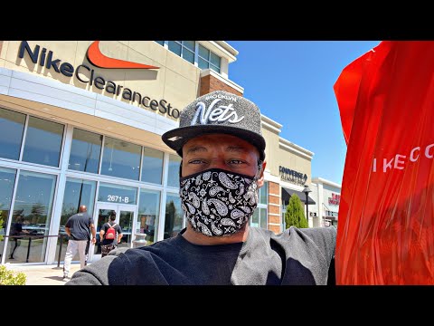 nike store at the loop