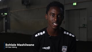 Internatsschüler Stellen Sich Vor Bohlale Mashilwane