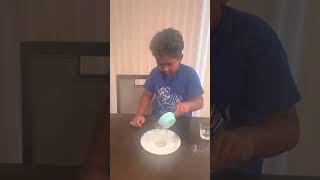 Experiment how vinegar with baking soda bubbles up