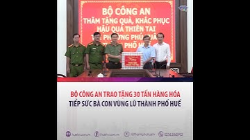 Bộ Công an trao tặng 30 tấn hàng hóa tiếp sức bà con vùng lũ thành phố Huế