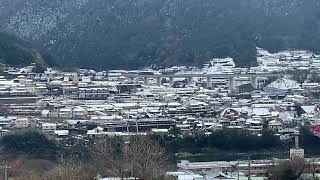 «JR四国»土讃線 雪景色を走るアンパンマン列車 黄色 1月11日 徳島県