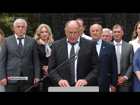 Председатель правительства РД выступил на митинге к юбилею Расула Гамзатова