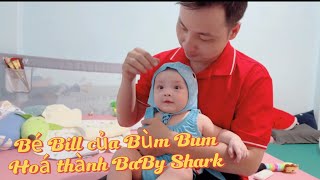 Bé Bill Bùm Bum bận đồ bơi Baby Shark