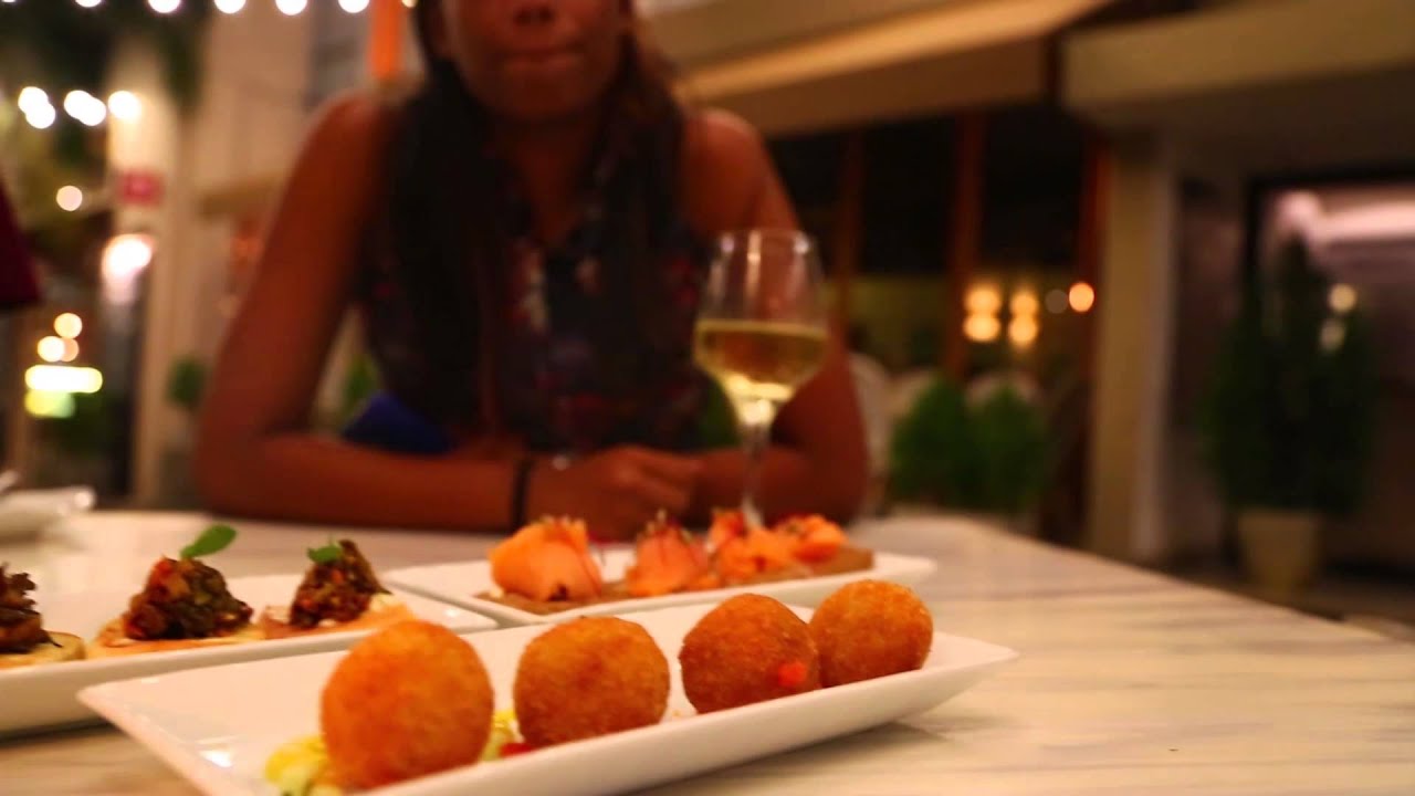 Curve bar (tapas & music)