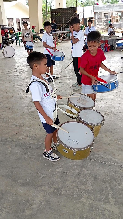 When your instrument is bigger ang heavier than you🤣🤣🤣 #drums #drumsandlyres