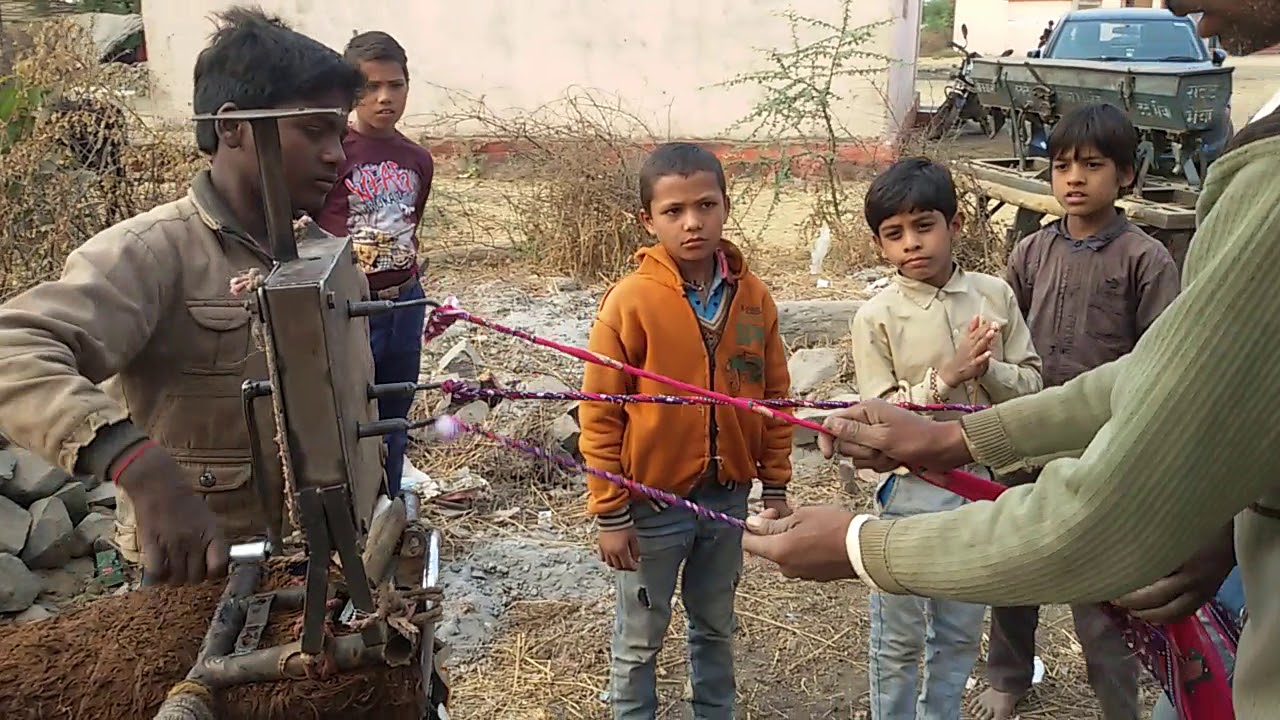 पुराणी साड़ी से रस्सी बनाये....