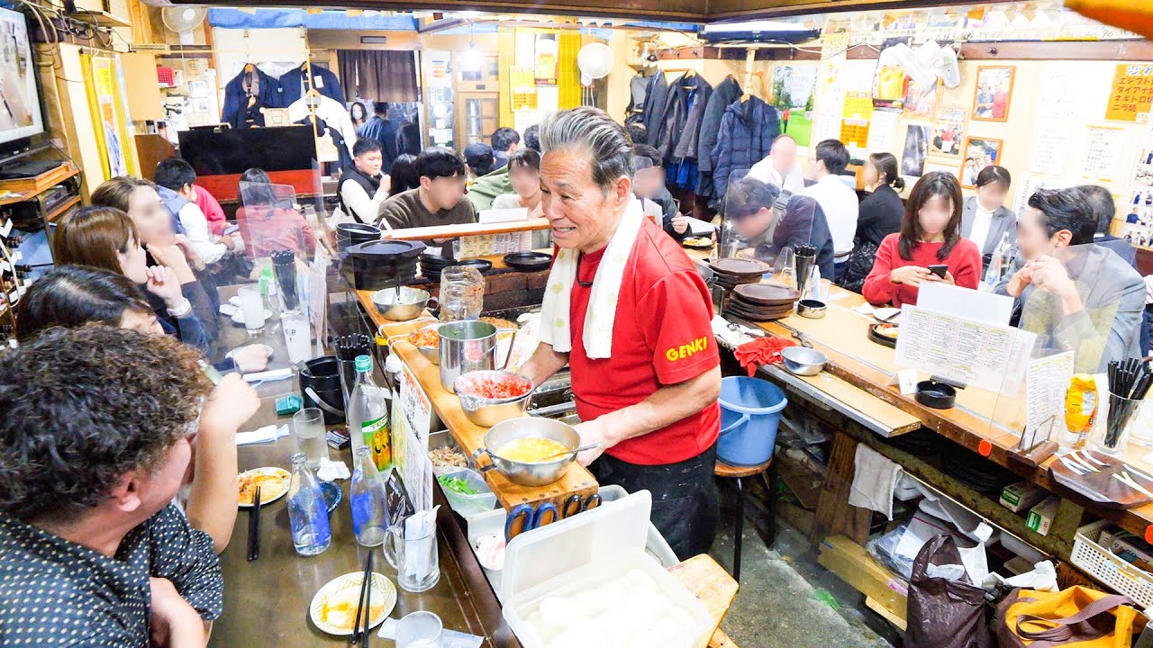 ⁣開店→即満席。爆速爆売れで超満席のお好み焼きを捌く７２歳大将がエグすぎた丨Best Okonomiyaki in Osaka