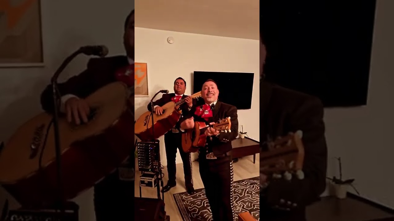 Mariachis en Miami - La Bikina