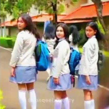 Wulan,Santi,Ria damagenya ngk main keren dari jendela SMA