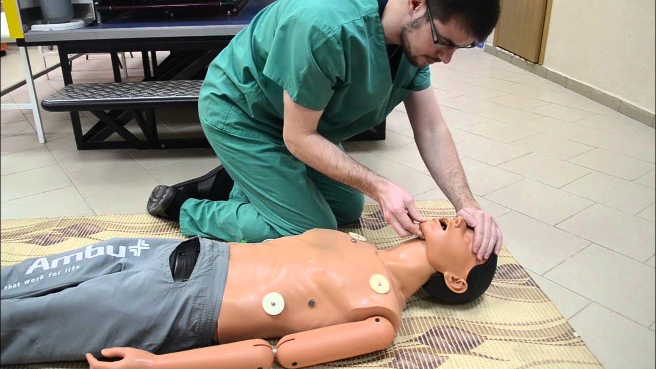 Упал в обморок больница. Упал в обморок больница. Упал в обморок больница. Упал в обморок больница. Человек падает в обморок.