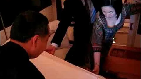 Making a double bed on the SQ A380 suite class