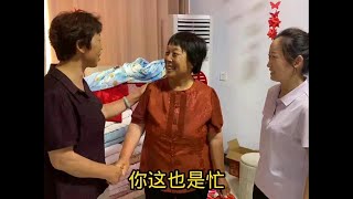 聪聪婚礼圆满结束，俩亲家依依不舍，小薛和二丫把婆婆送上车，期待下次团聚#结婚 #亲家见面 #分别是为了更好的相聚 #记录一下生活