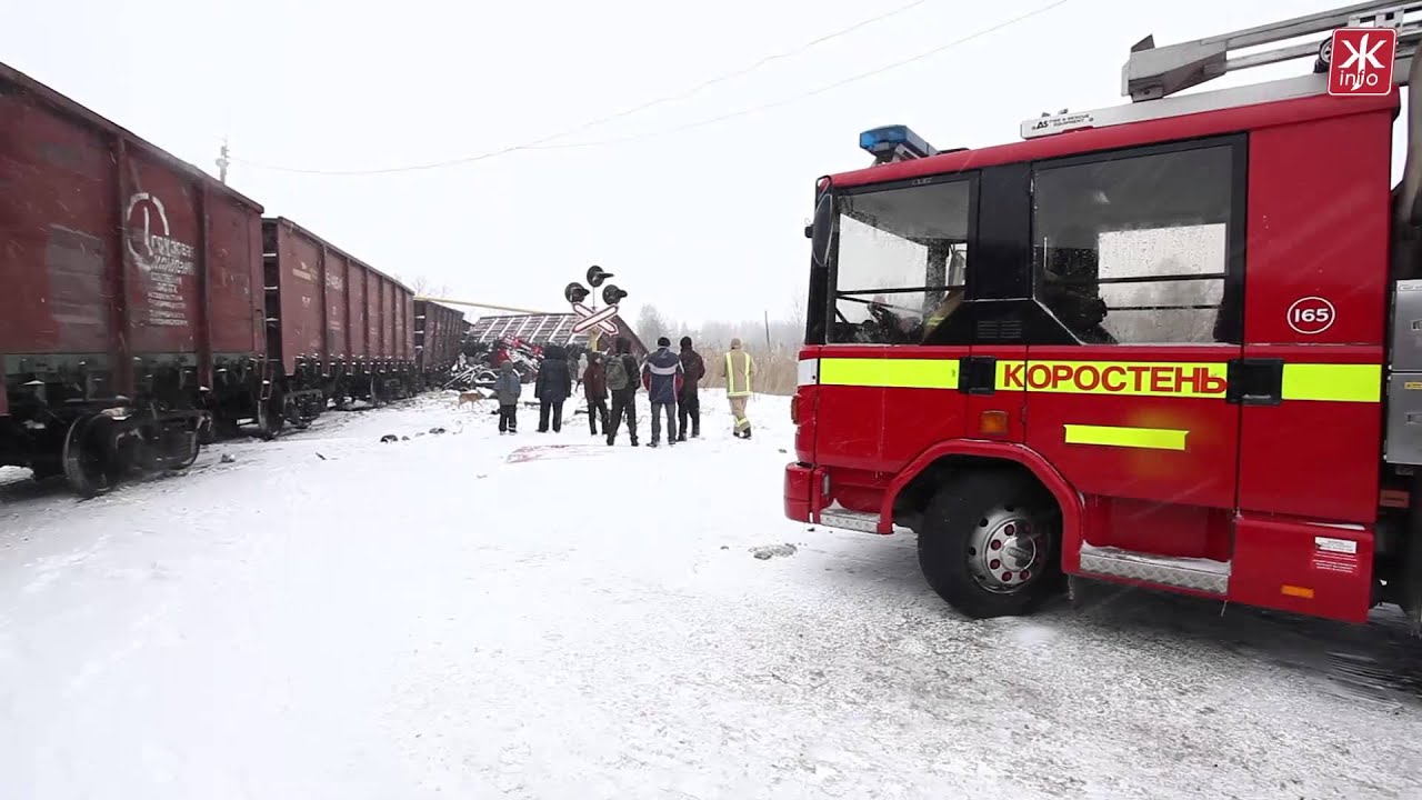 Грузовик раздавил машину
