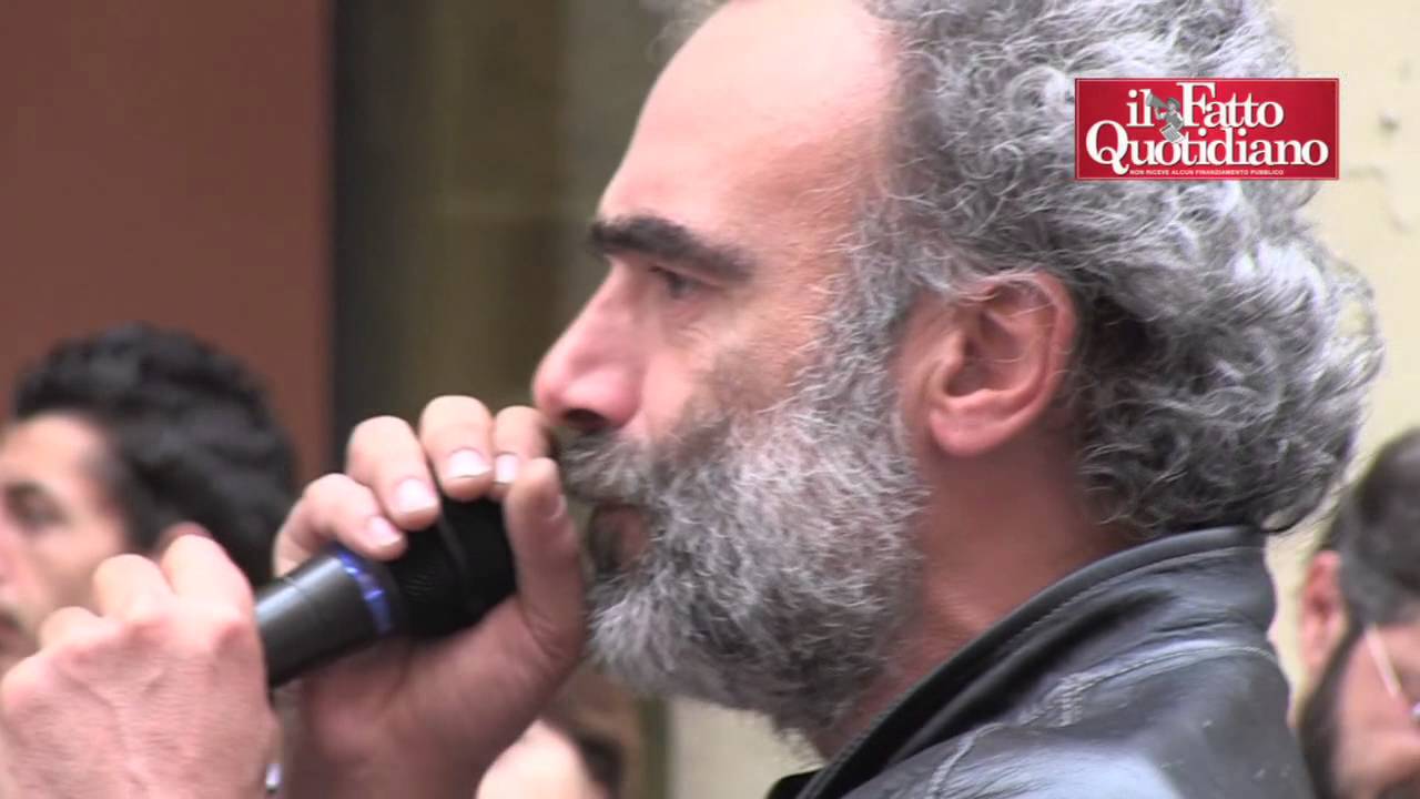 Bologna, facchini in piazza contro la Granarolo: 