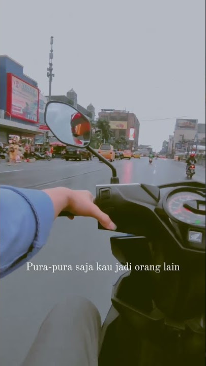 #Berpura-pura saja menjadi orang lain 😔   #story wa #story galau