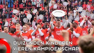 Kinderen vieren landstitel met PSV-spelers in stadion