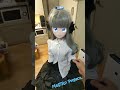 整備が終わって立ち上がるメイドロボットましろ