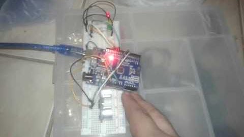 Sensor ultrassônico acionando LEDS