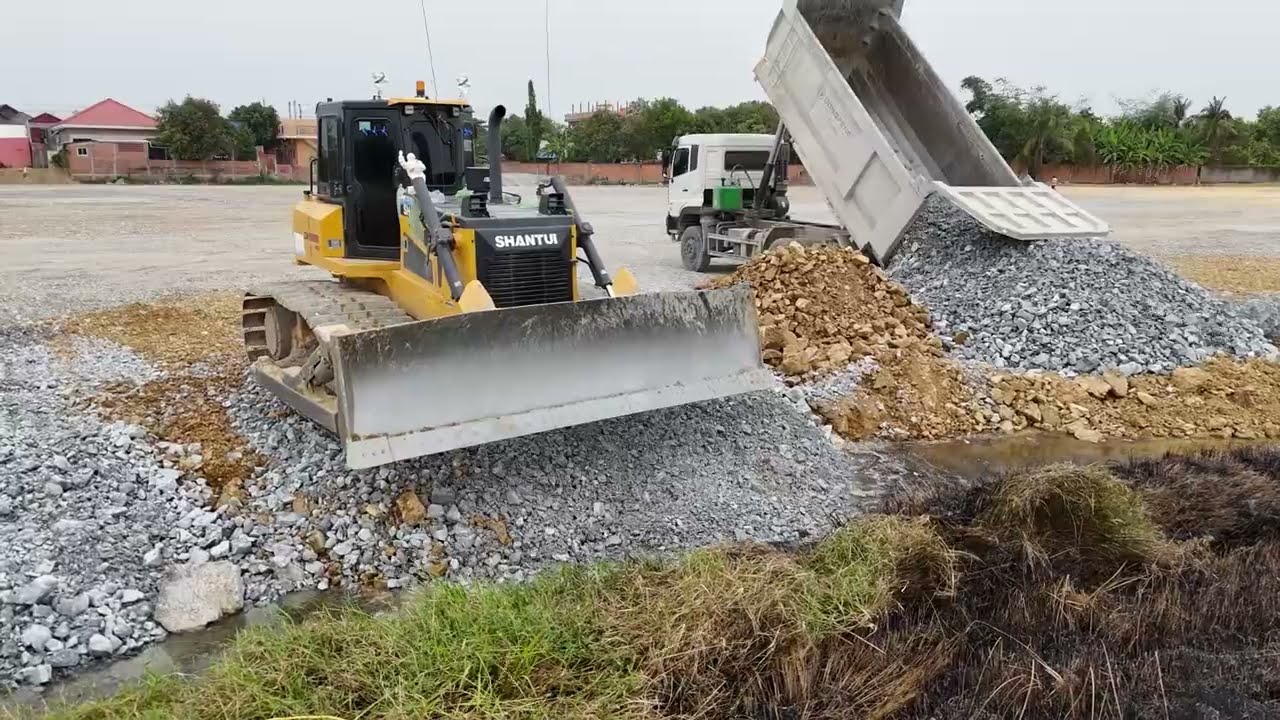 Massive New Update Landfill Site Dozer SHANTUI & Dump Truck Unloading 