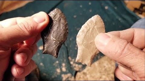 898 - Flintknapping a Copy of a Fishtail Point from Bronze Cast (full video)