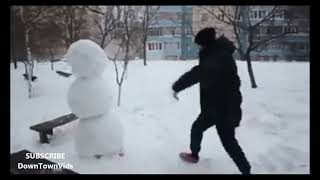 normal snowman in Russia meme Resimi