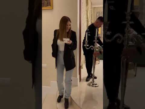 Video: Kirkorov oblékne Ani Loraka do outfitu od Cavalliho