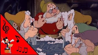 Video Musical Enanos Lavandose