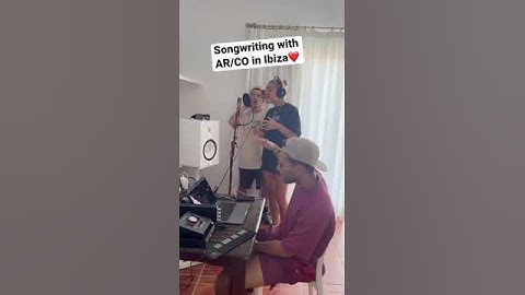 Thumbnail of Songwriting in Ibiza #edm #producer #shorts