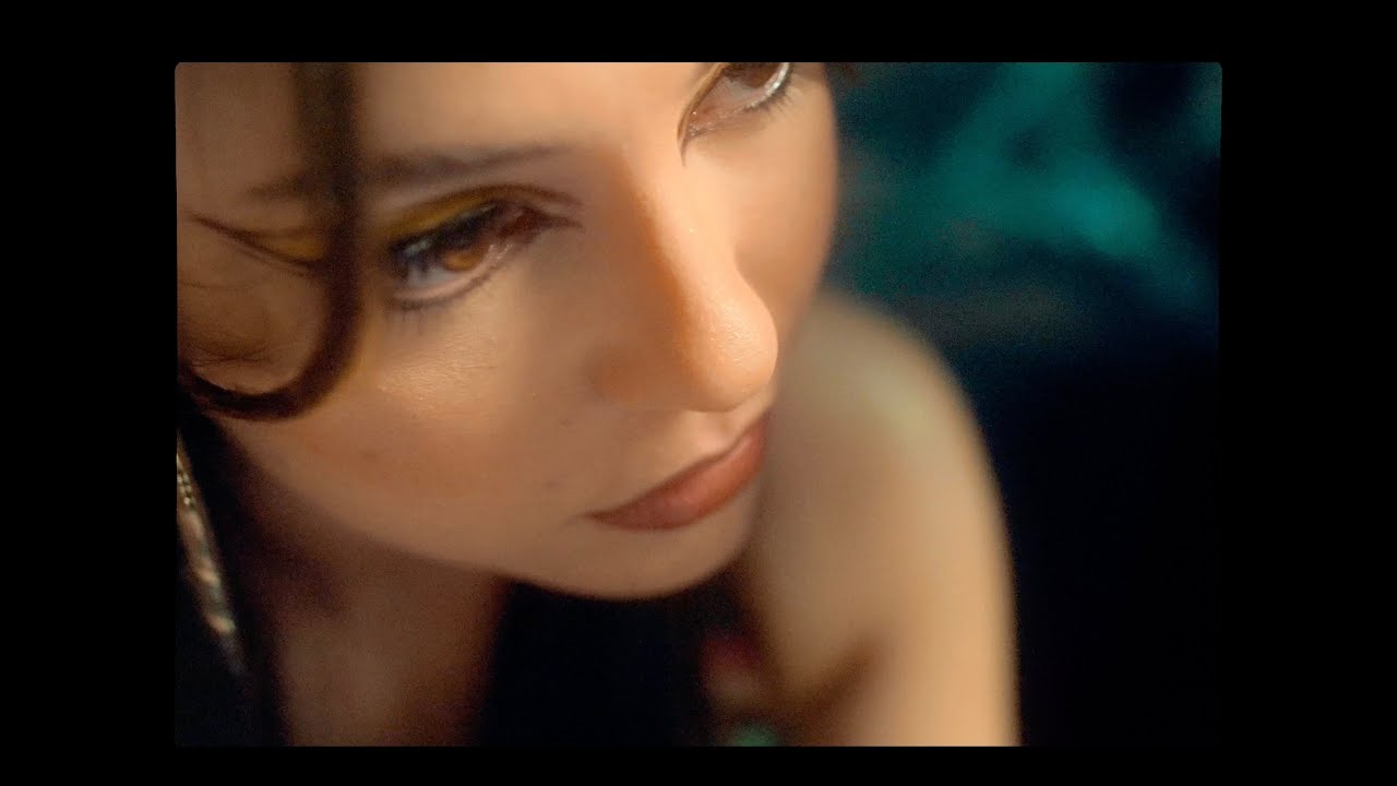 Watch Alex Quin - LUNA (Video Oficial) on YouTube Watch Alex Quin - LUNA (Video Oficial) on YouTube