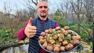 Деревенский Ужин Из Курицы И Молодой Картошки В Казане На Костре.