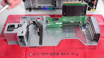 Lenovo ThinkSystem SR860 installing a 4U PCIe riser card