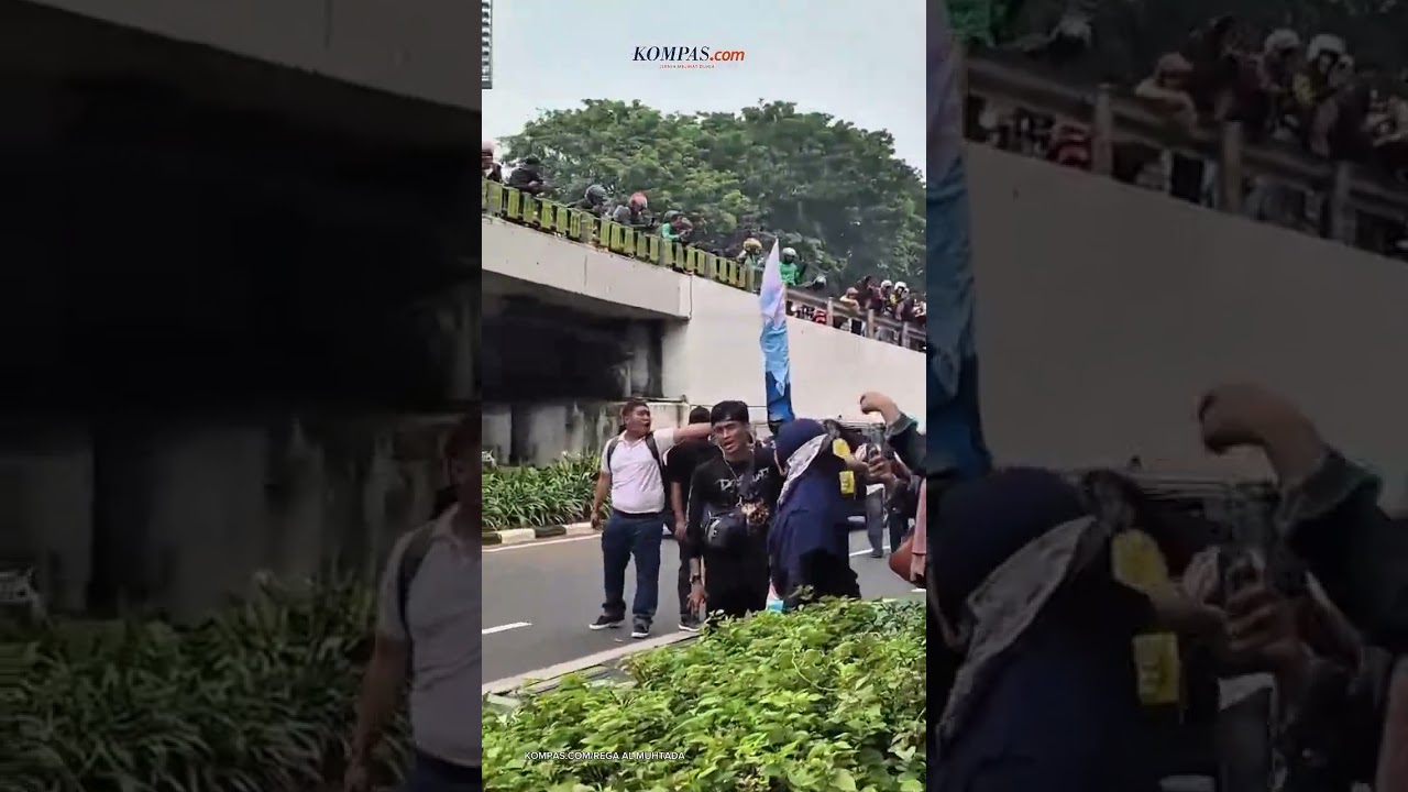 Massa Aksi Dihadang Saat Menuju Gedung DPR