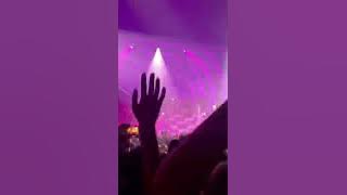 MGK-Acting like that (first time live) with yungblud