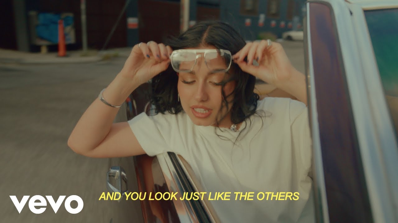 Sofia Camara - Girls Like You (Lyric Video) Sofia Camara - Girls Like You (Lyric Video)