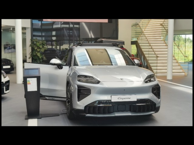 Porsche Cayenne Electric Turbo | Detailed Comphrensive walk-around + features, specs & more