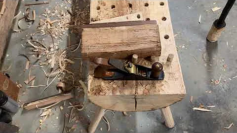 Basic green wood planing on the Roman workbench