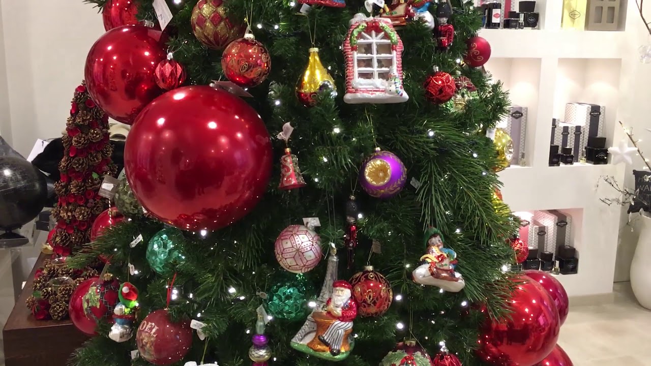 Palle Di Natale Grandi.Sfere Giganti Direttamente Da Parigi Tutte Le Novita Per Addobbare L Albero Di Natale Video E Fotogallery Ancona Centropagina Cronaca E Attualita Dalle Marche