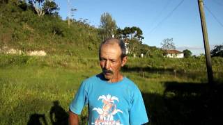 Farmstay in Brazil - Manuelzinho explains how he saves animals bited by snakes