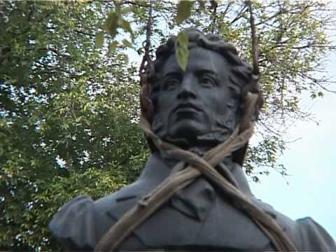 бюст героя рыжова. меряет лифчики. обхват груди.