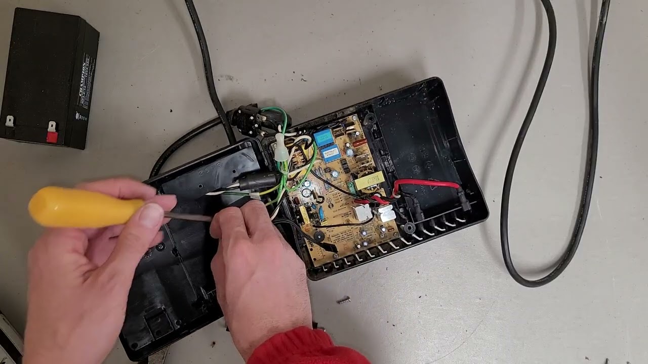 Источник бесперебойного питания Tripplite BC350 350VA с резервным питанием от батареи (более нова...